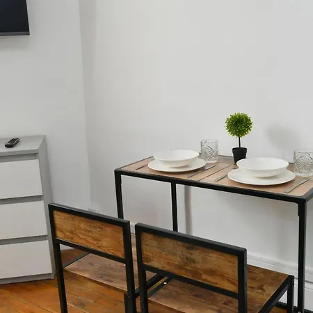 Group Apartment *
